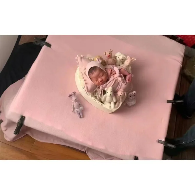 Newborn Hundred Day Old Baby S - Photography Of The Day avis et prix